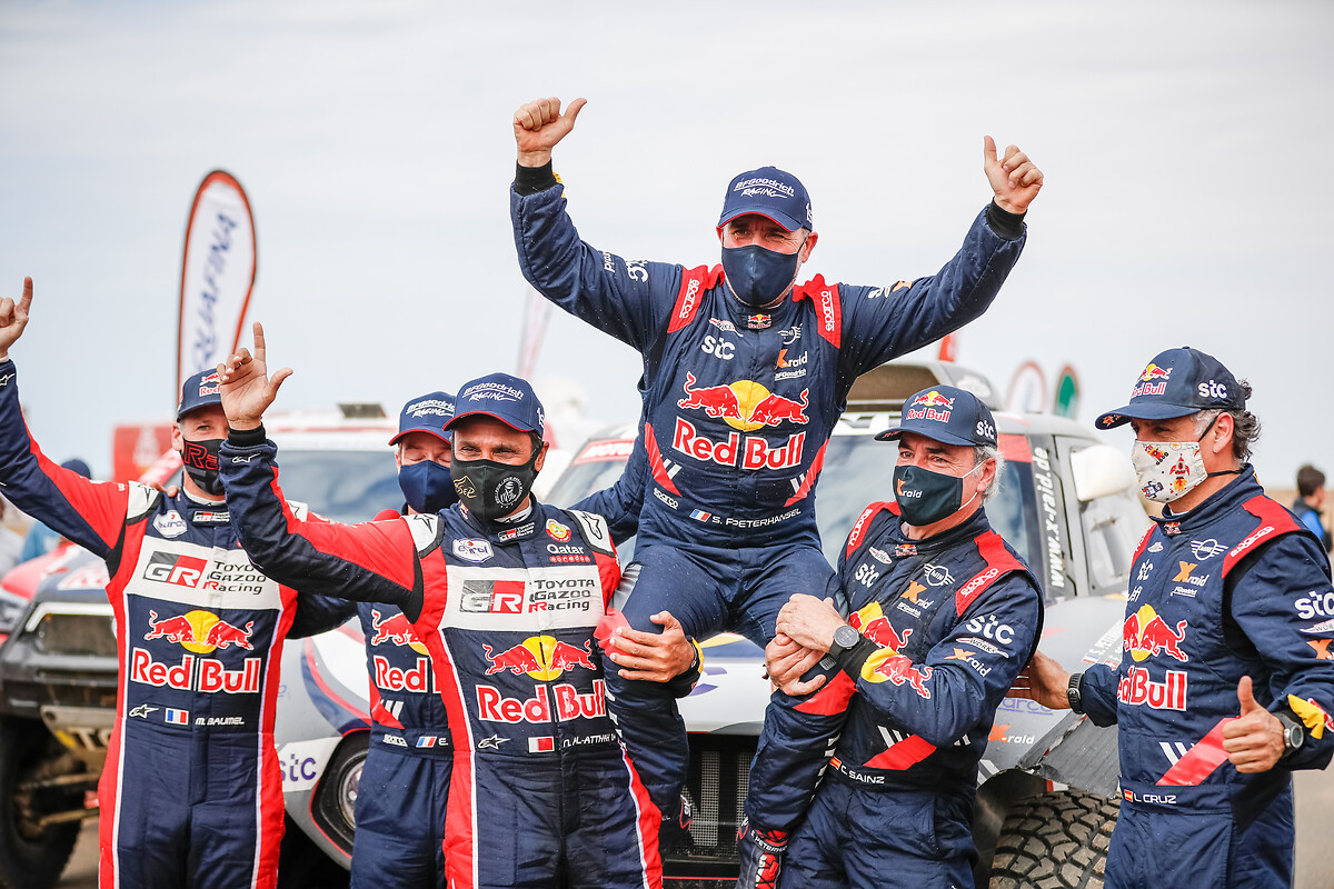 Peterhansel: Al-Attiyah ha perso la Dakar 2021 a causa del suo ego Stéphane Petheransel festeggiato all'arrivo - Credits: A.S.O./A.Vincent/DPPI