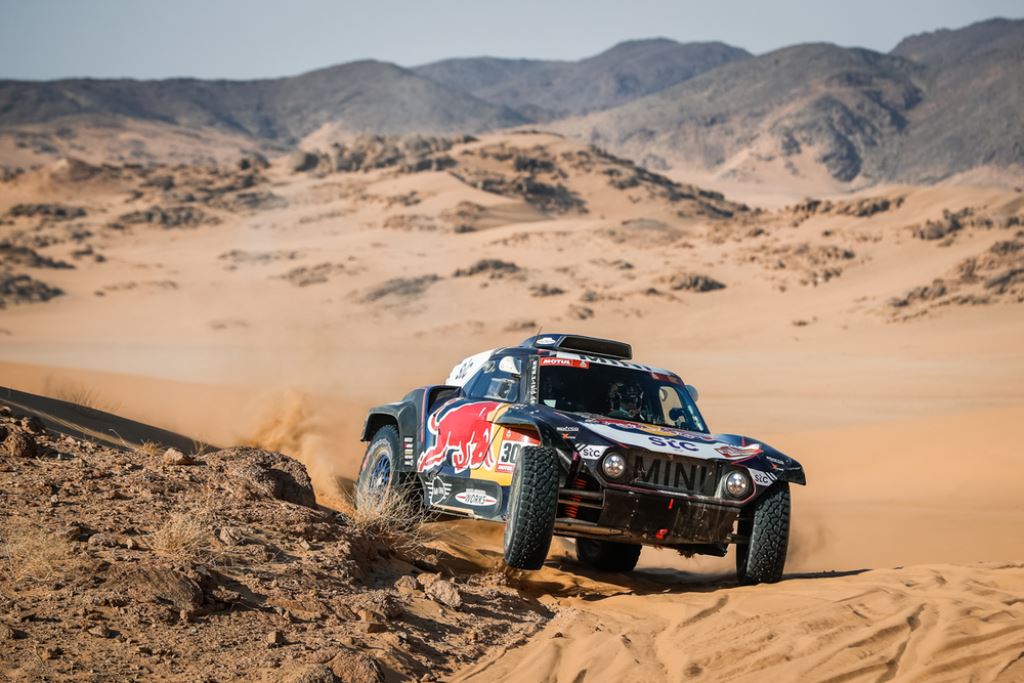 Dakar 2021: Carlos Sainz esce dal percorso e viene penalizzato!