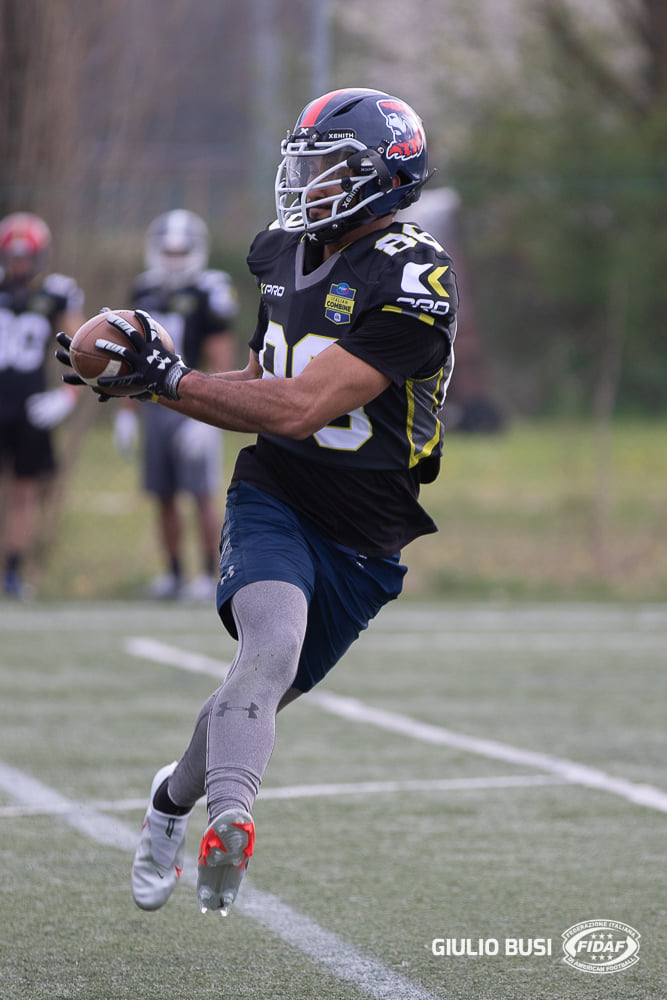 Dayan Almeida in azione durante il combine