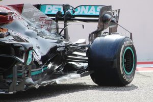Mercedes svela il fondo della W12 durante i test