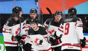 Giocatori canadesi in festa (Crediti della foto: IIHF)