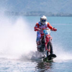 Luca Colombo: Stretto di Messina in moto sull'acqua