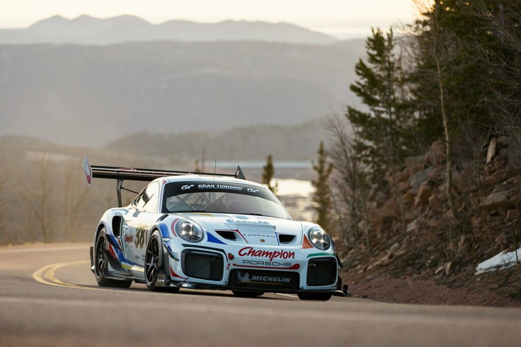 Champion Racing: la livrea anni 90 presentata per il Pikes Peak