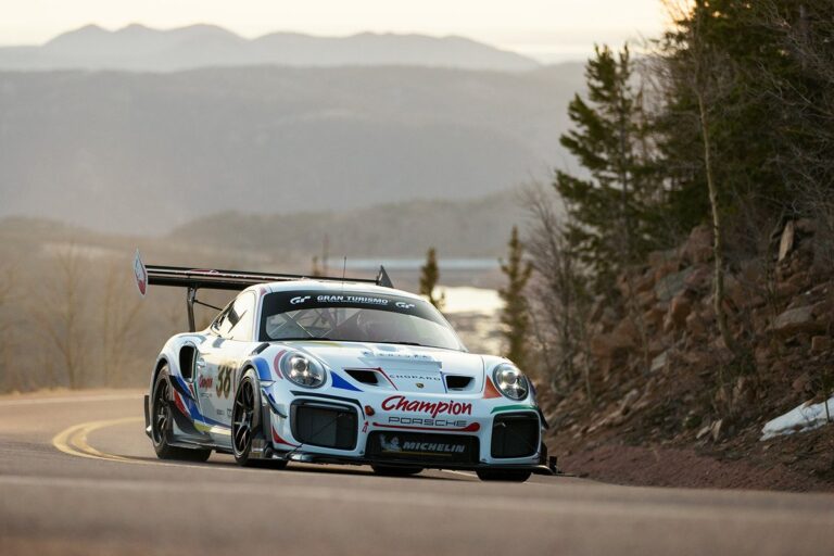 Champion Racing: la livrea anni 90 presentata per il Pikes Peak
