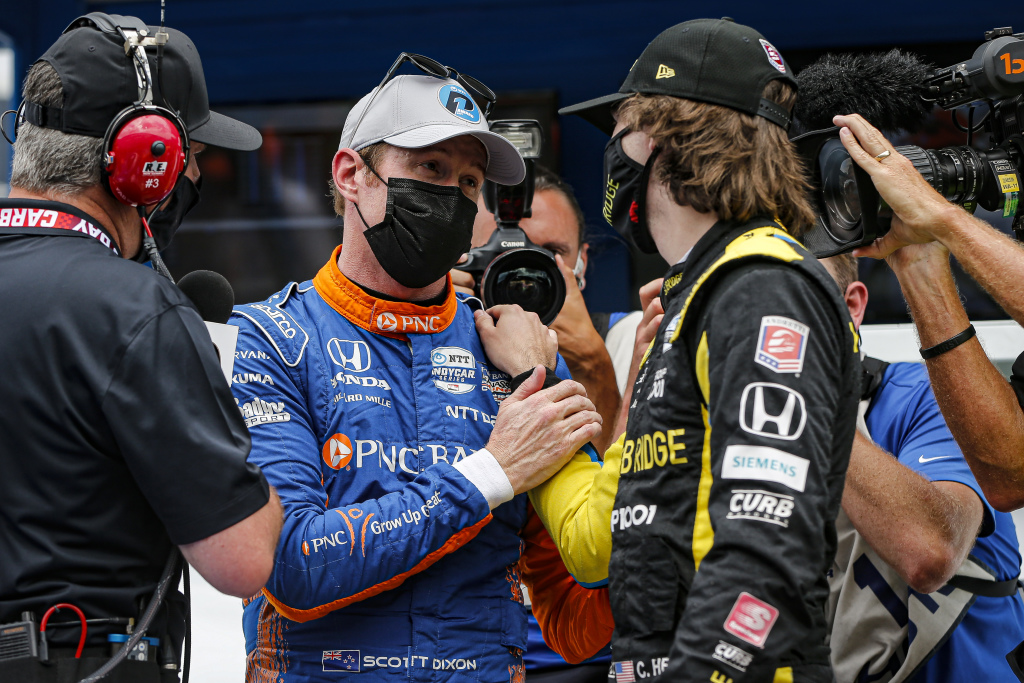 Scott Dixon e Colton Herta si congratulano a vicenda alla fine delle Qualifiche