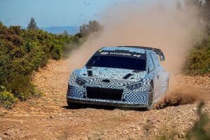 La Hyundai i20 N Rally1 durante i test in Francia