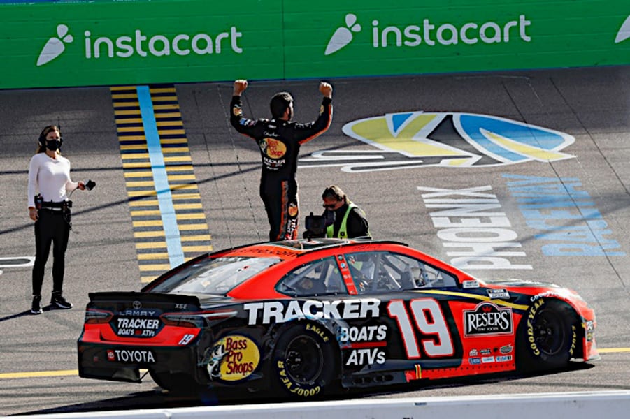 NASCAR Sonoma 6 Giugno: Anteprima Save Mart 350 Martin Truex Jr. riuscirà a confermarsi come il pilota da battere a Sonoma?