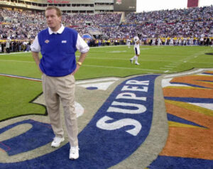 Jim Fassel sul gridiron di Super Bowl 35 (Crediti della foto: Dave Martin/AP Photo)