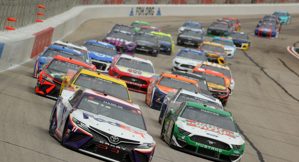 Denny Hamlin e Kevin Harvick alla QuikTrip 500 di questa primavera