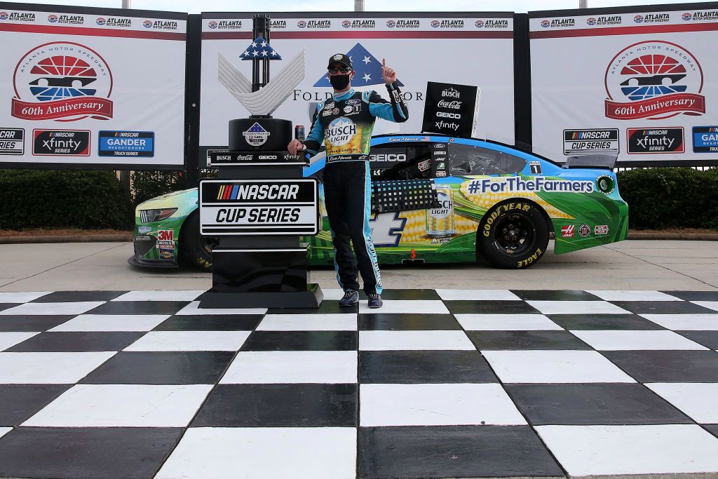 Kevin Harvick, che l'anno scorso vinse la corsa di Atlanta, quest'anno rischia addirittura di non qualificarsi ai Playoff (Photo by Chris Graythen/Getty Images)