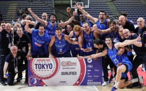 L'Italbasket maschile festeggia la qualificazione a Tokyo 2020