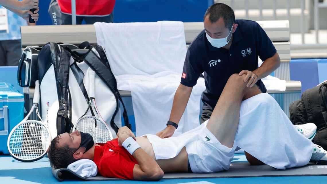 Daniil Medvedev: Se gioco rischio di morire Daniil Medvedev è stato soccorso durante il 5-2 del primo set. Ha richiesto un altro timeout sul 4-3 del secondo set.
