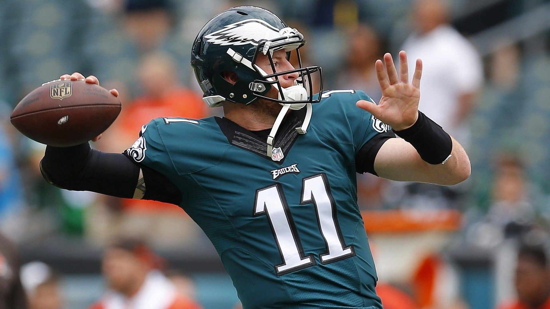 Carson Wentz inizierà la stagione NFL dalla sideline