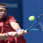 Fognini gioca e vince con l'arcobaleno ai polsi a Toronto