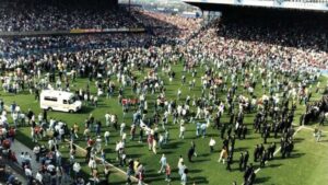 Il Liverpool rende omaggio ad Andrew Devine, la vittima numero 97 della strage dell'Hillsborough Stadium La tragedia dell'Hillsborough Stadium, dove persero la vita, ad oggi, novantasette persone.