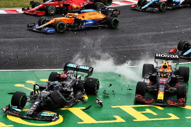Red Bull: se ci insultano, vuol dire che stiamo facendo bene I vari incidenti non condizioneranno la Red Bull, secondo Horner