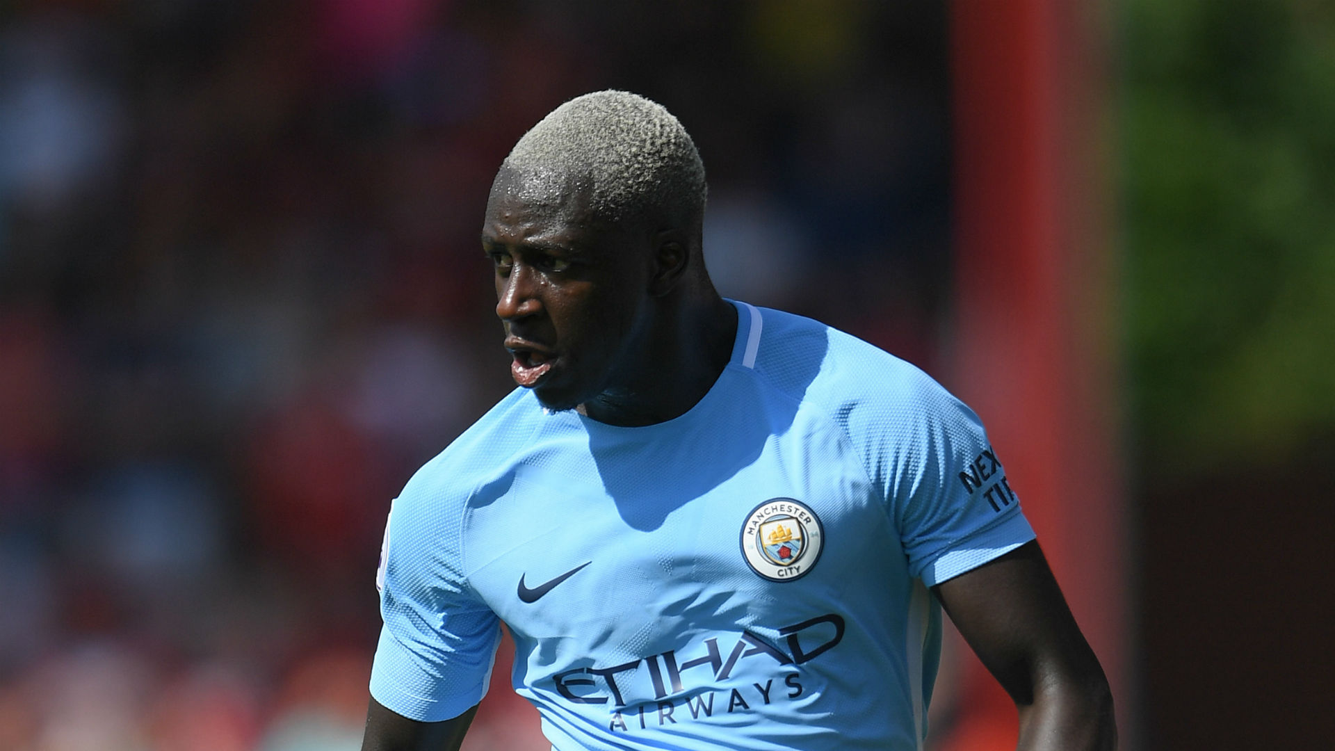 Benjamin Mendy sospeso dal City: accusato di stupro da tre ragazze