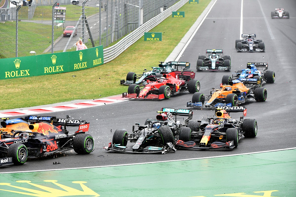 Bottas spiega l'errore in Curva 1 Valtteri Bottas ha sbagliato completamente la partenza. Ecco il suo punto di vista.