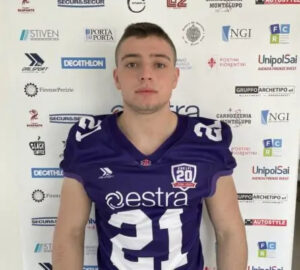 Andrea Costanzi: Un Guelfo viola oltreoceano Andrea Costanzi con la maglia dei Guelfi Firenze