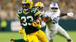 Aaron Jones in azione contro i Lions (Crediti: Jeff Hanisch/USA Today)