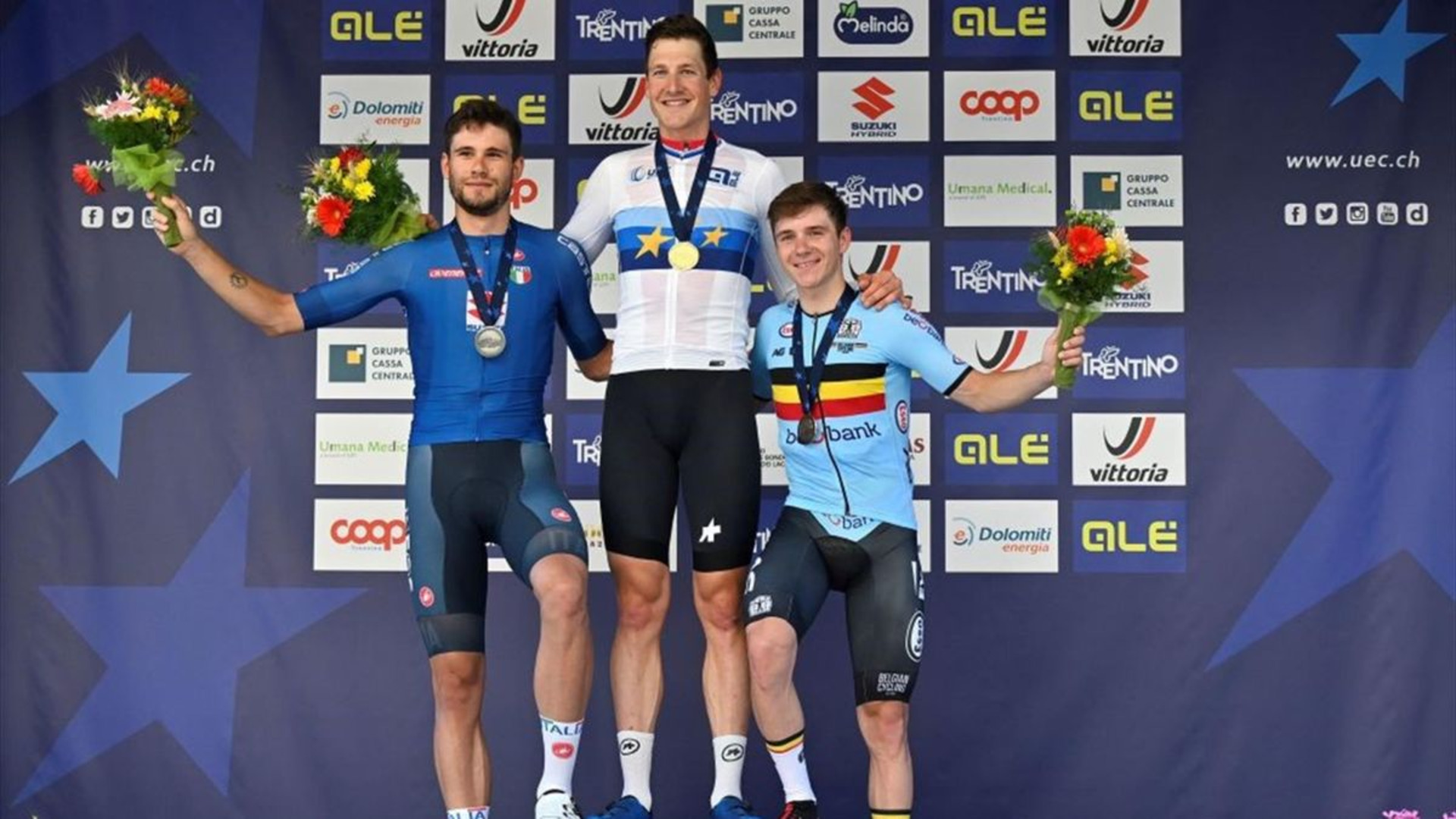 Filippo Ganna dietro Kung agli Europei di ciclismo 2021