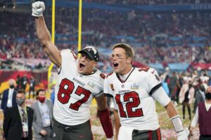 Tom Brady e Rob Gronkowski scrivono altri record Tom Brady e Rob Gronkowski dopo l'ultimo Super Bowl