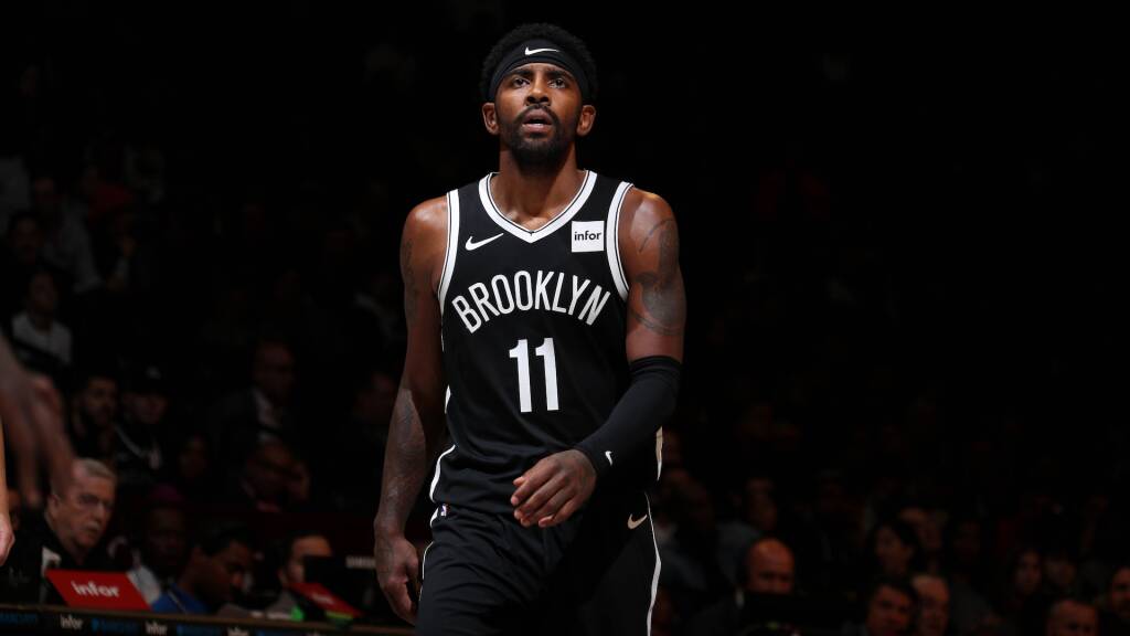 Irving: no vax, terrapiattista e ora teorie cospirazioniste