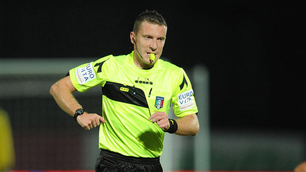 Pochi arbitri di terza categoria? E che problema c'è: chiamate l'arbitro di Serie A Marco Serra!
