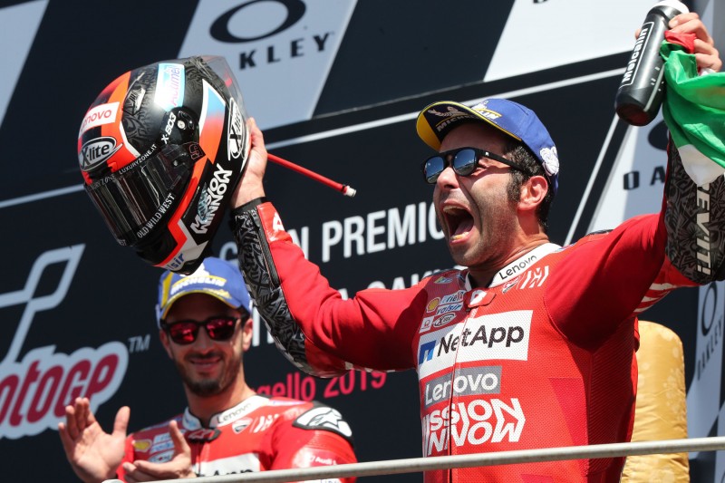 Danilo Petrucci sul podio del Mugello nel 2019, prima gara vinta nella classe regina per il ternano