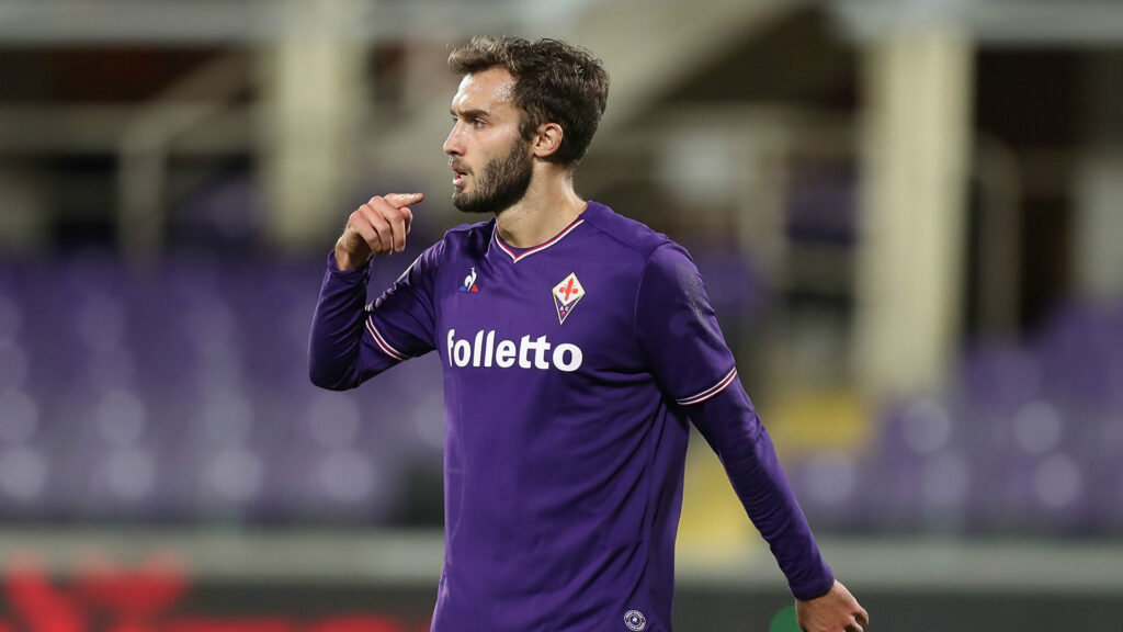 Pezzella, entrata killer: 15 punti di sutura ad Aleix Vidal
