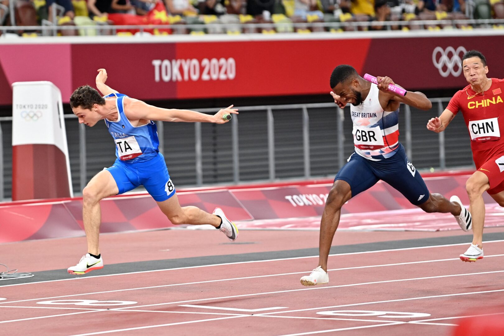 Atletica, la Gran Bretagna perderà l'argento della 4x100 Atletica, la Gran Bretagna perderà l'argento della 4x100
