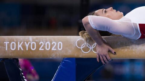 Giulia Steingruber Saluta La Ginnastica Artistica