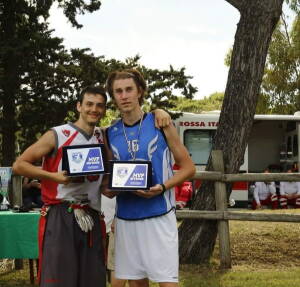 Andrea Volonnino e Andrea Bello, altro membro della NFL Academy, durante un torneo di Flag Football (Crediti: SempioneNews.It)