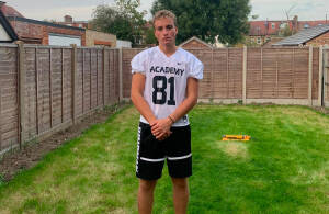 NFL Academy: Due ragazzi italiani alla conquista degli UK Carlo Tassan con la maglia della NFL Academy (Crediti: Seamen.it)