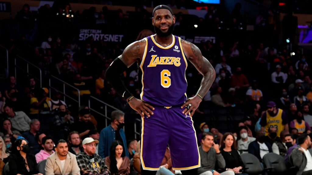 LeBron James rinnova con i Los Angeles Lakers per 2 anni