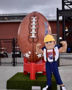 USFL 2022: Le mascotte delle otto squadre Pittsburgh Maulers - Marty The Mauler (Crediti/USFL, Twitter)