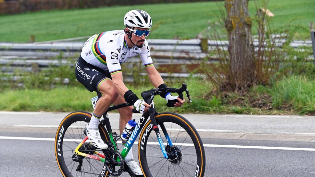 Julian Alaphilippe infortunato dopo la Liegi-Bastogne-Liegi 2022