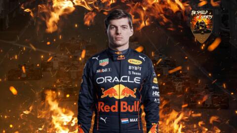 Max Verstappen presenta il nuovo casco per il 2023