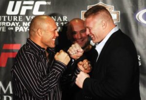 UFC: le 10 title shot più immeritate di sempre Brock Lesnar e Randy Couture faccia a faccia in una conferenza UFC