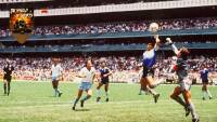 Maradona, la maglia della Mano de Dios venduta per 9 milioni