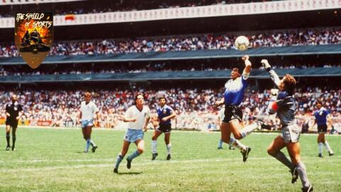 Maradona, la maglia della Mano de Dios venduta per 9 milioni