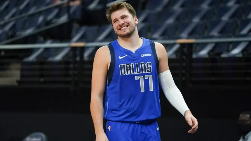 Luka Doncic si scontra con Russel Westbrook