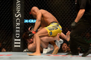 UFC: le 10 migliori prestazioni della storia. Prima parte Anderson Silva mentre sta per finire Chael Sonnen