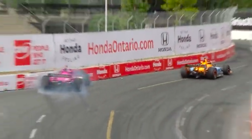 IndyCar: GP Toronto 2022 - vince Scott Dixon Incidente Tra Rosenqvist E Rossi Ph. - Twitter @IndyCar