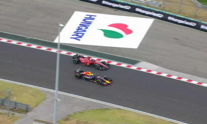 GP Ungheria 2022: vince in rimonta Max Verstappen Secondo Sorpasso Di Verstappen Su Leclerc Ph. Twitter @F1