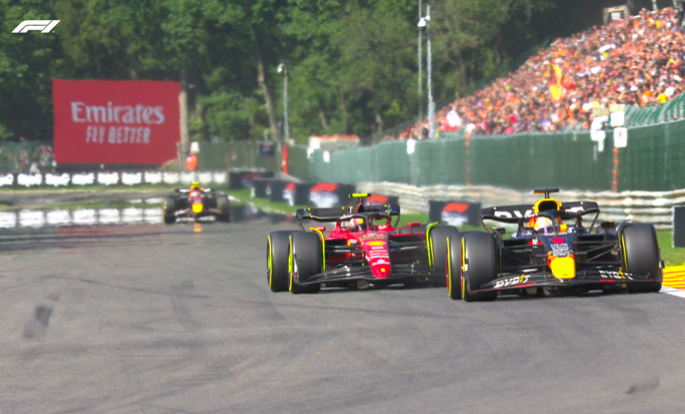 GP Belgio 2022: vince in rimonta Max Verstappen GP Belgio 2022: Sorpasso Verstappen Su Sainz Ph. Twitter @F1