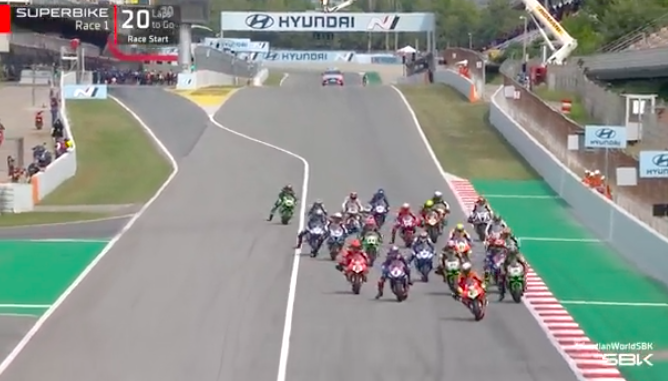 SBK Catalunya 2022: Álvaro Bautista vince Gara-1 Partenza Gara 1 Ph. - Instagram @WorldSBK