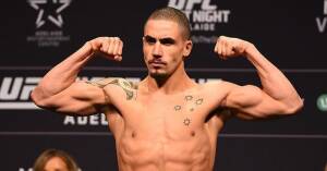 Robert Whittaker sicuro farà il terzo match con Adesanya Robert Whittaker durante la cerimonia del peso