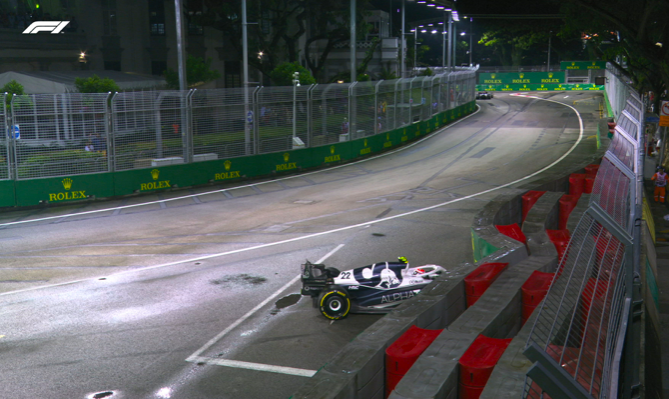 GP Singapore 2022: vince Sergio Perez davanti alle Ferrari Incidente Tsunoda Ph. Twitter @F1