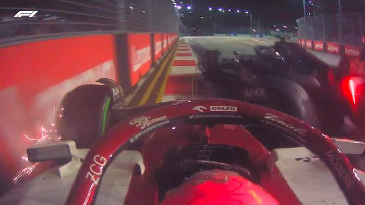 GP Singapore 2022: vince Sergio Perez davanti alle Ferrari Incidente Zhou E Latifi Ph. - Twitter @F1